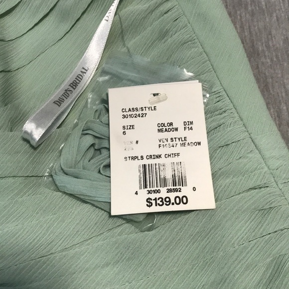 Short crinkle chiffon dress with front cascade - Picture 6 of 9